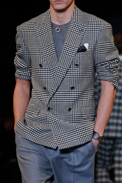 Look 3